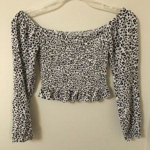 Adorable cropped long sleeve shirt!